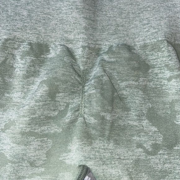 ❌SOLD❌Gymshark Light Green Camo Seamless Leggings - Picture 9 of 12